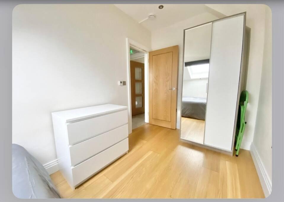 Luxury 4-Bed Apartment With Balcony & Garden, Near Emirates Stadium, 15 Mins To Central 런던 외부 사진