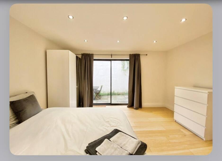 Luxury 4-Bed Apartment With Balcony & Garden, Near Emirates Stadium, 15 Mins To Central 런던 외부 사진