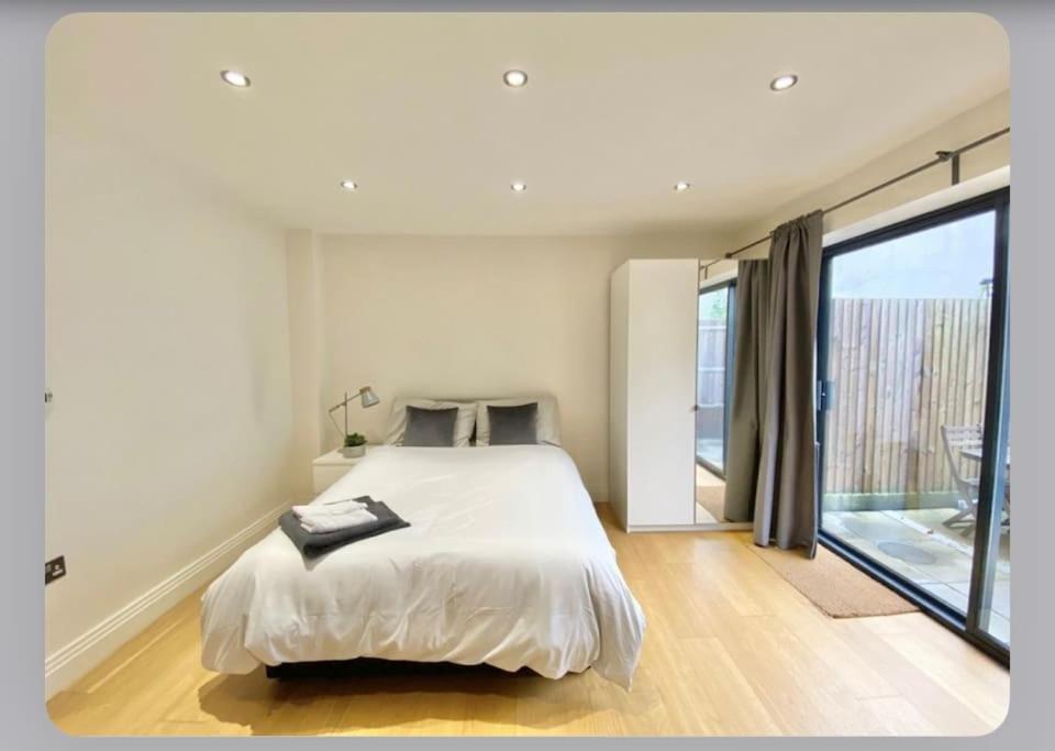 Luxury 4-Bed Apartment With Balcony & Garden, Near Emirates Stadium, 15 Mins To Central 런던 외부 사진